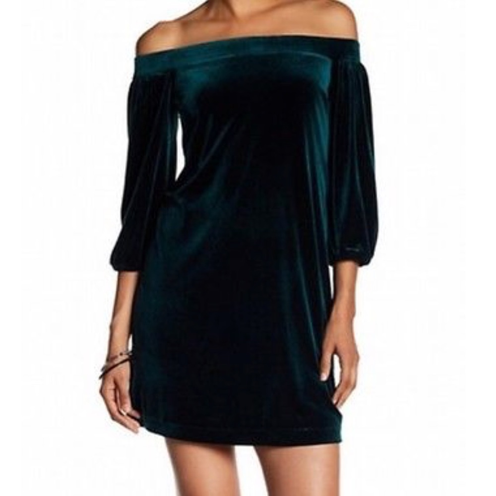 Vince Camuto / velvet off shoulder dress XS
